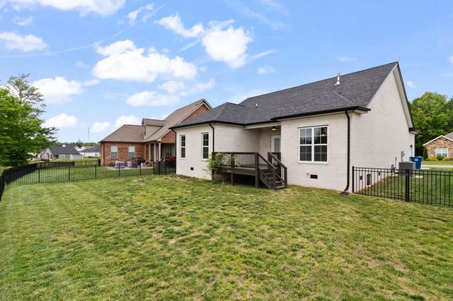 824 Brown Swiss Ct, Clarksville, TN 37043