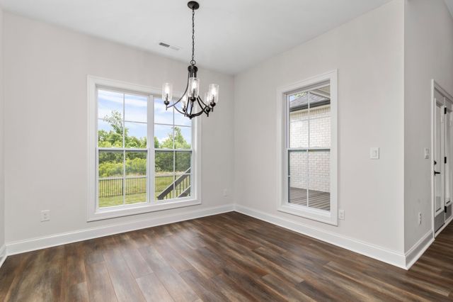 824 Brown Swiss Ct, Clarksville, TN 37043