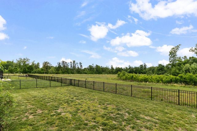 824 Brown Swiss Ct, Clarksville, TN 37043