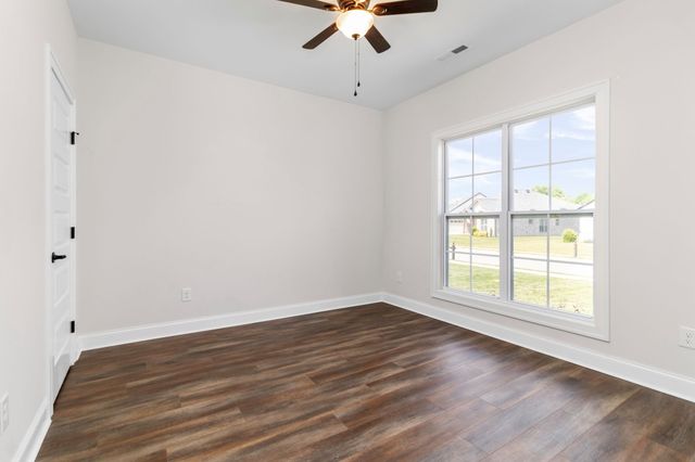 824 Brown Swiss Ct, Clarksville, TN 37043