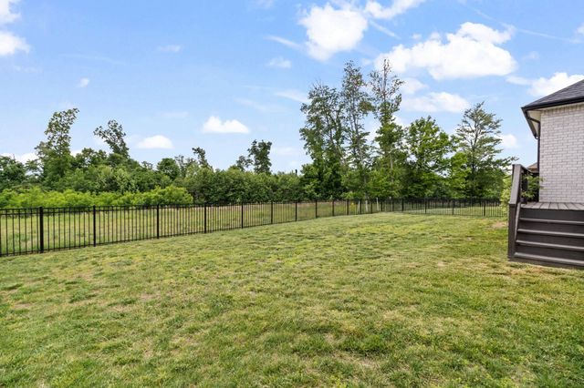 824 Brown Swiss Ct, Clarksville, TN 37043