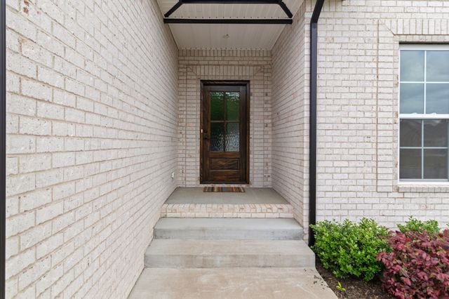 824 Brown Swiss Ct, Clarksville, TN 37043