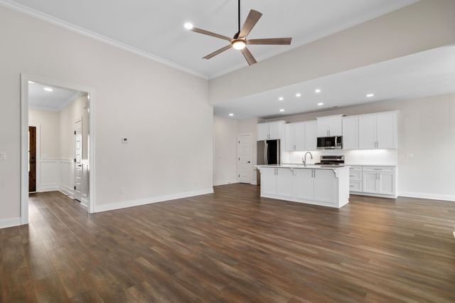 824 Brown Swiss Ct, Clarksville, TN 37043