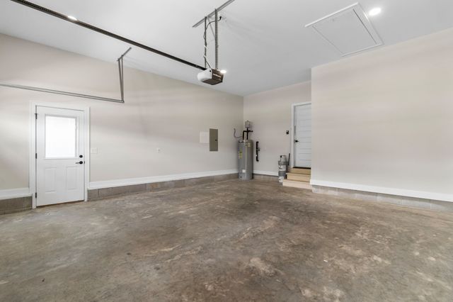 824 Brown Swiss Ct, Clarksville, TN 37043