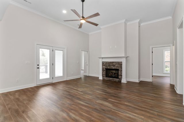 824 Brown Swiss Ct, Clarksville, TN 37043
