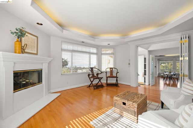 6070 Mazuela Dr, Oakland, CA 94611