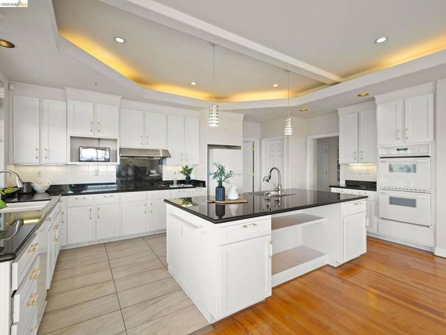 6070 Mazuela Dr, Oakland, CA 94611