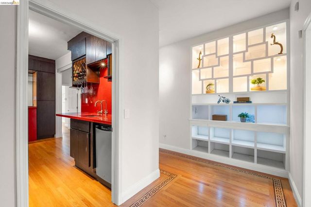 6070 Mazuela Dr, Oakland, CA 94611