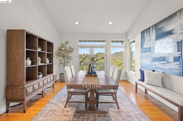 6070 Mazuela Dr, Oakland, CA 94611