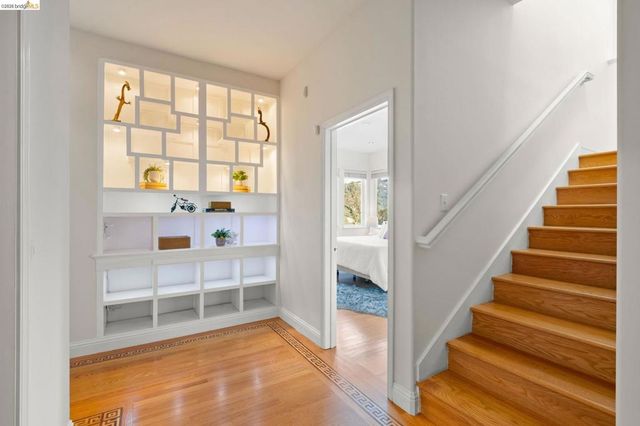6070 Mazuela Dr, Oakland, CA 94611