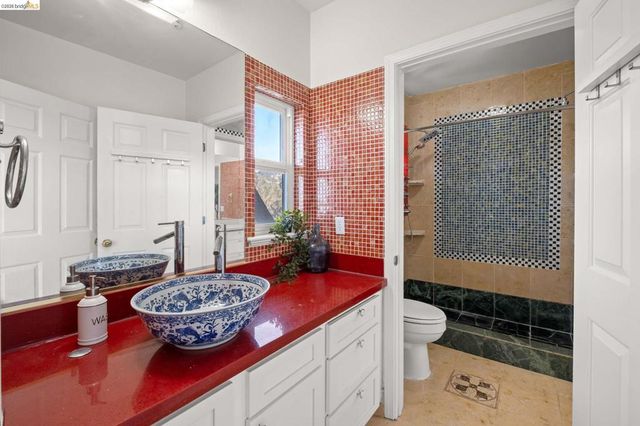 6070 Mazuela Dr, Oakland, CA 94611