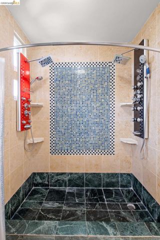 6070 Mazuela Dr, Oakland, CA 94611