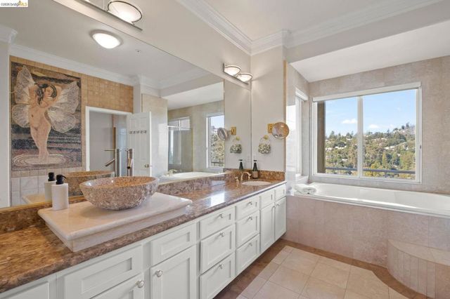 6070 Mazuela Dr, Oakland, CA 94611
