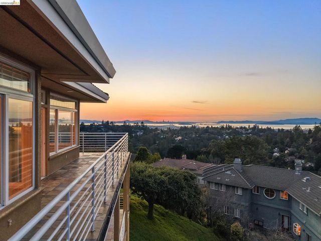 6070 Mazuela Dr, Oakland, CA 94611