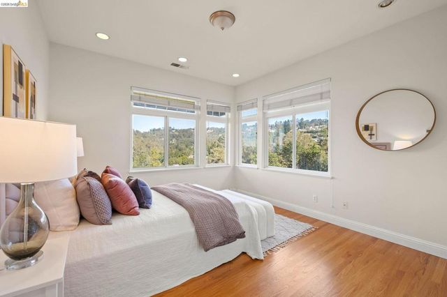 6070 Mazuela Dr, Oakland, CA 94611