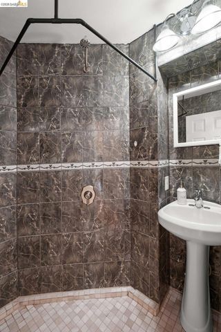 6070 Mazuela Dr, Oakland, CA 94611