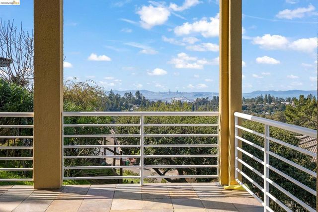 6070 Mazuela Dr, Oakland, CA 94611