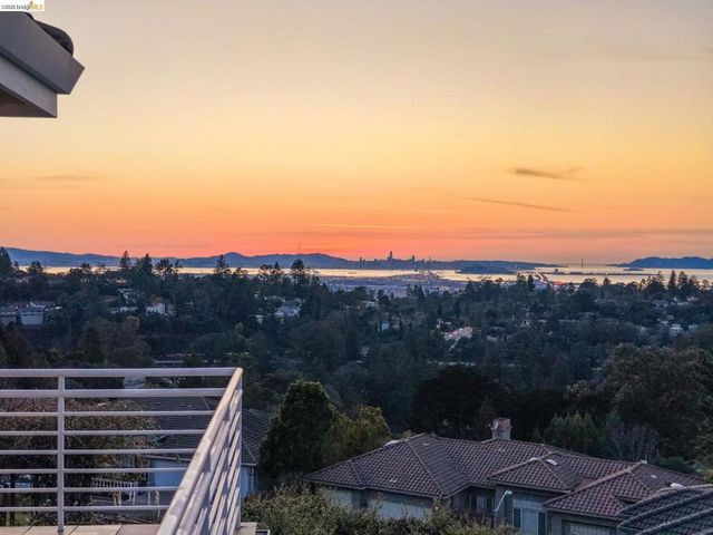 6070 Mazuela Dr, Oakland, CA 94611
