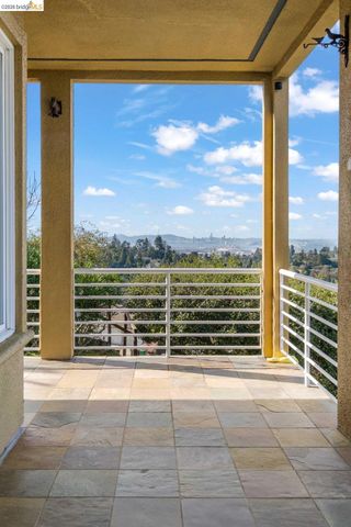 6070 Mazuela Dr, Oakland, CA 94611