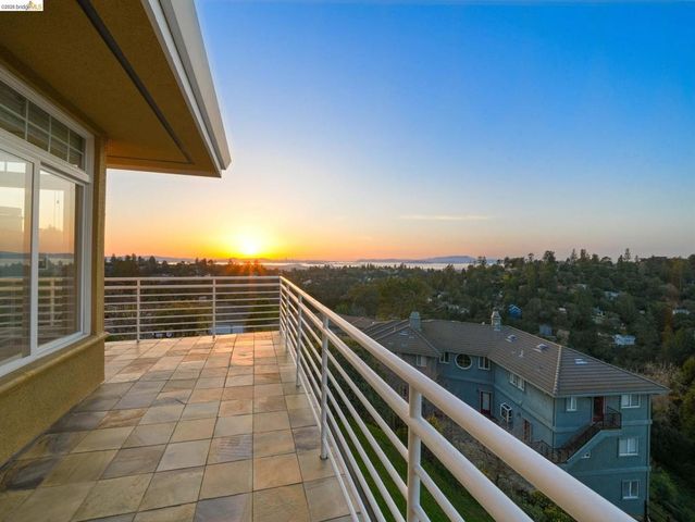 6070 Mazuela Dr, Oakland, CA 94611