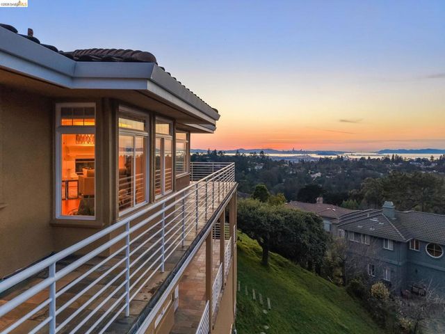 6070 Mazuela Dr, Oakland, CA 94611