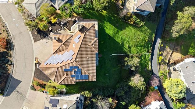 6070 Mazuela Dr, Oakland, CA 94611