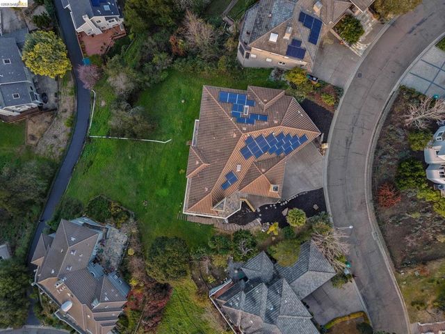6070 Mazuela Dr, Oakland, CA 94611