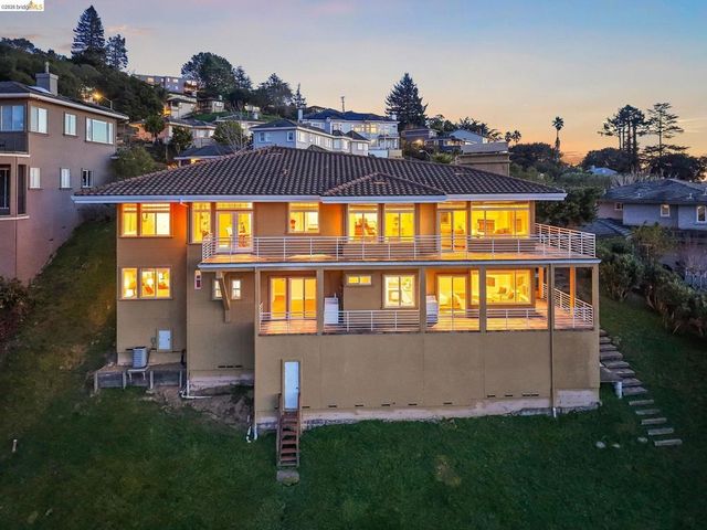 6070 Mazuela Dr, Oakland, CA 94611