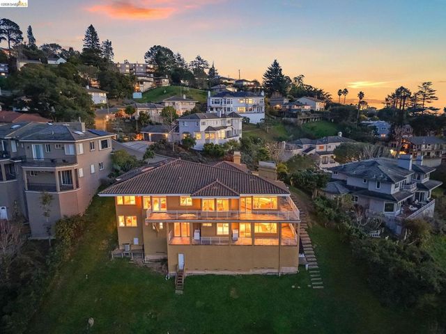 6070 Mazuela Dr, Oakland, CA 94611