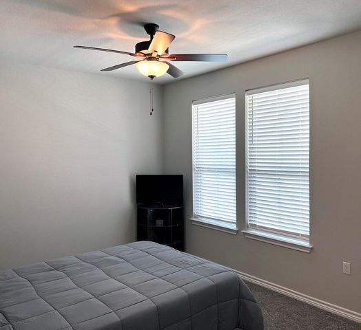 131 Ace LN 101, San Marcos, TX 78666