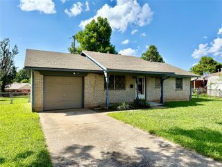 621 SW 2nd Street, Moore, OK 73160
