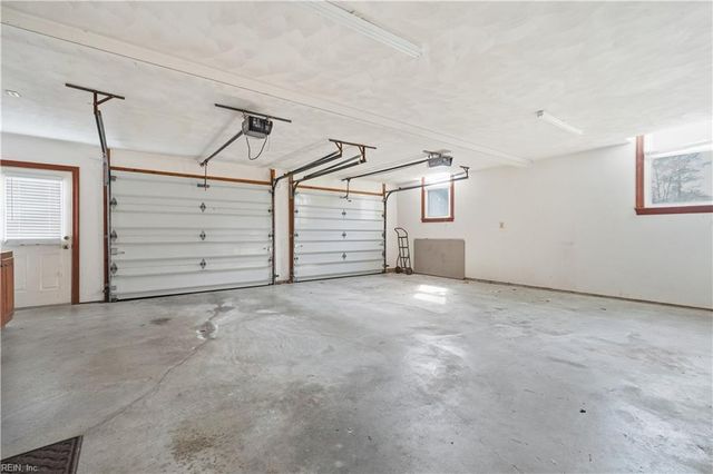 1101 Fairway DR, Chesapeake, VA 23320