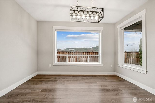 111 Love Drive, Enumclaw, WA 98022