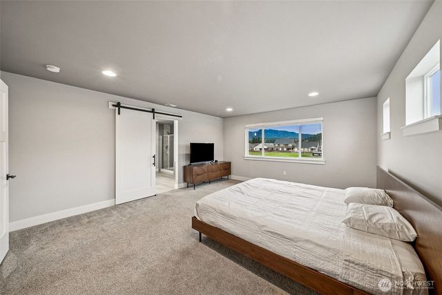 111 Love Drive, Enumclaw, WA 98022