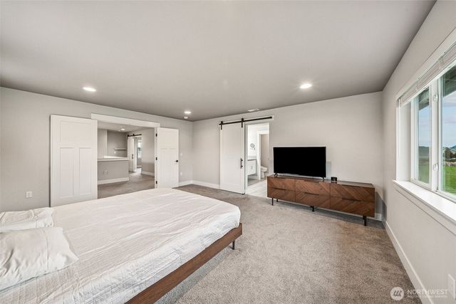 111 Love Drive, Enumclaw, WA 98022