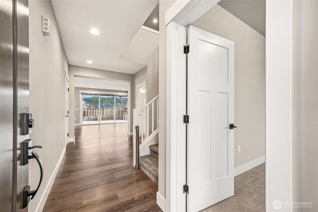 111 Love Drive, Enumclaw, WA 98022