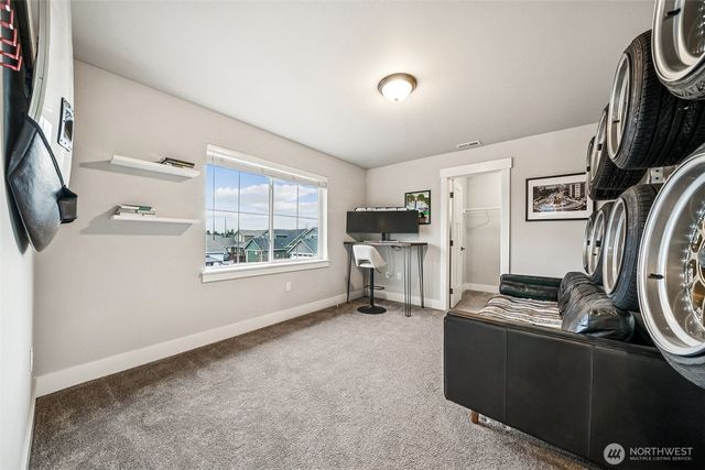 111 Love Drive, Enumclaw, WA 98022