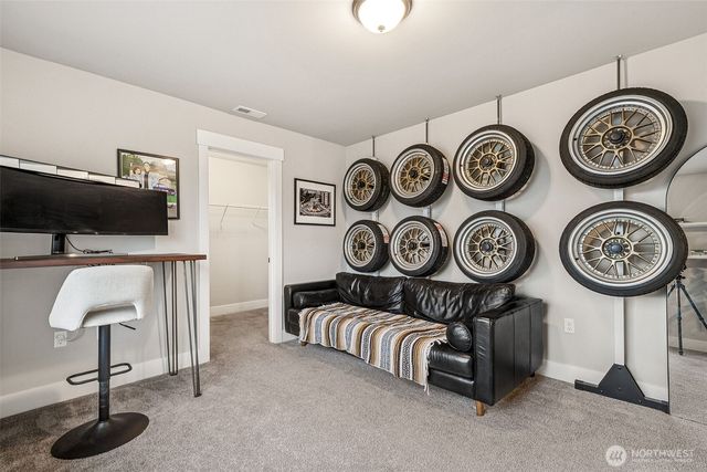 111 Love Drive, Enumclaw, WA 98022