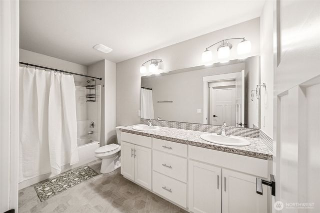 111 Love Drive, Enumclaw, WA 98022