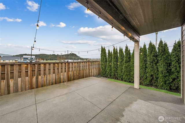 111 Love Drive, Enumclaw, WA 98022