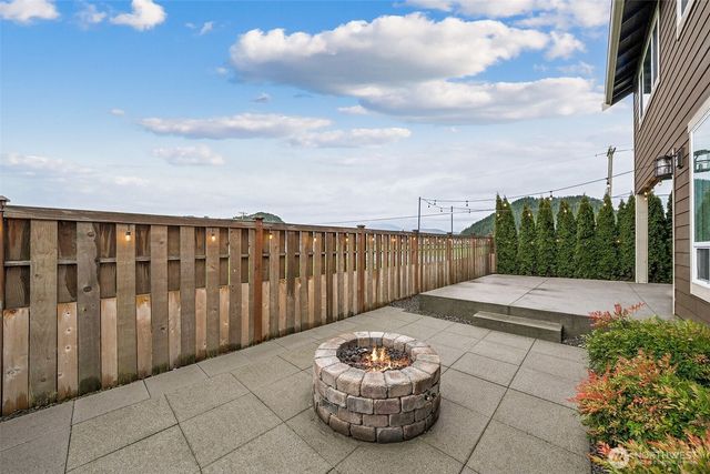 111 Love Drive, Enumclaw, WA 98022