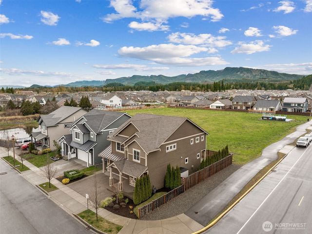 111 Love Drive, Enumclaw, WA 98022