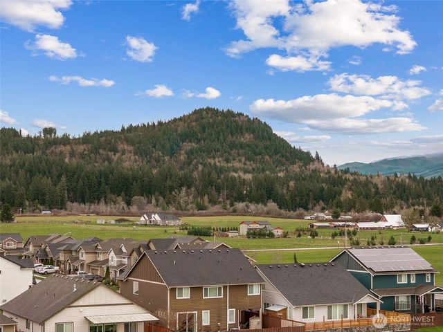 111 Love Drive, Enumclaw, WA 98022