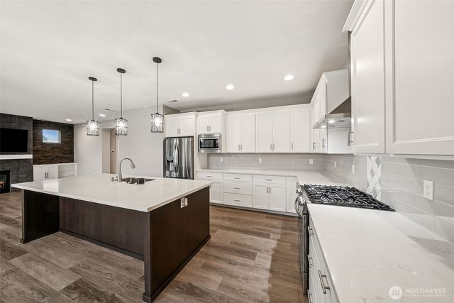 111 Love Drive, Enumclaw, WA 98022