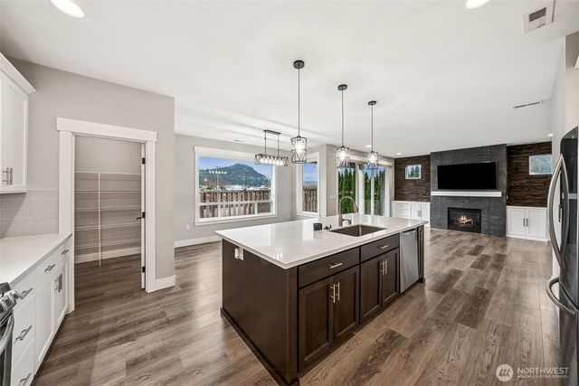 111 Love Drive, Enumclaw, WA 98022