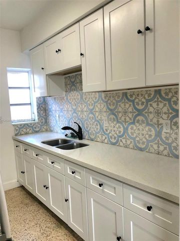 7135 Rue Granville 4, Miami Beach, FL 33141