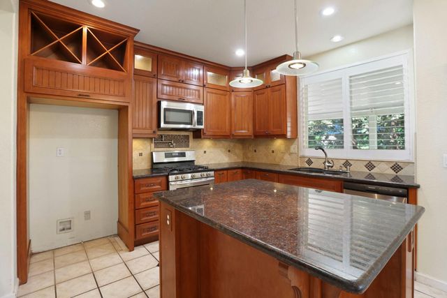 3888 Windy Cove Cir, Stockton, CA 95219