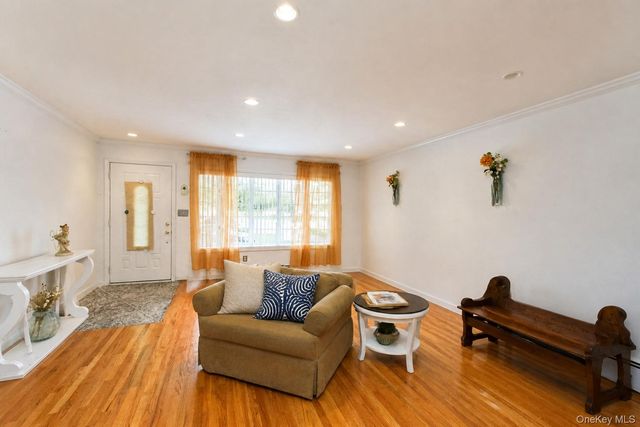 10 Hitchcock Avenue, Staten Island, NY 10306