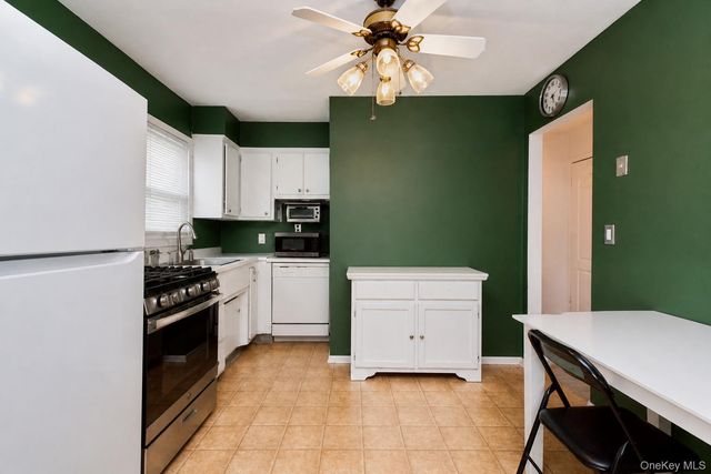 10 Hitchcock Avenue, Staten Island, NY 10306