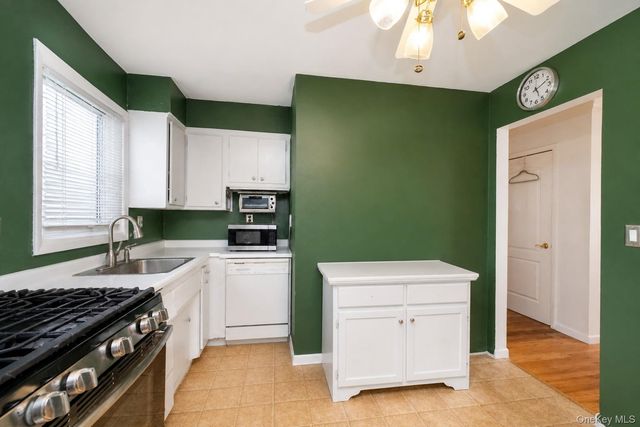 10 Hitchcock Avenue, Staten Island, NY 10306